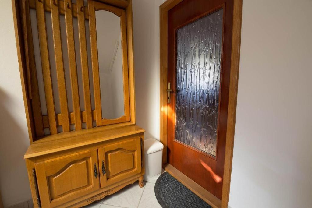 Апартаменти Apartman Pod Nehajem Сень Екстер'єр фото