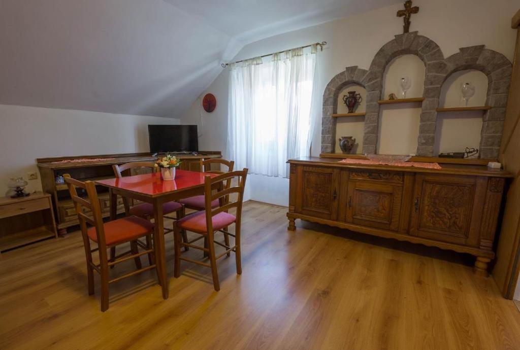 Апартаменти Apartman Pod Nehajem Сень Екстер'єр фото