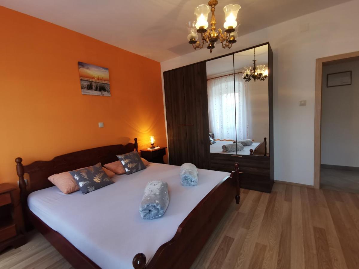 Апартаменти Apartman Pod Nehajem Сень Екстер'єр фото