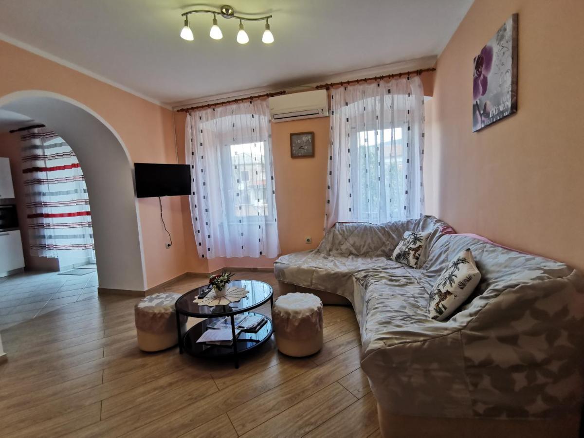Апартаменти Apartman Pod Nehajem Сень Екстер'єр фото