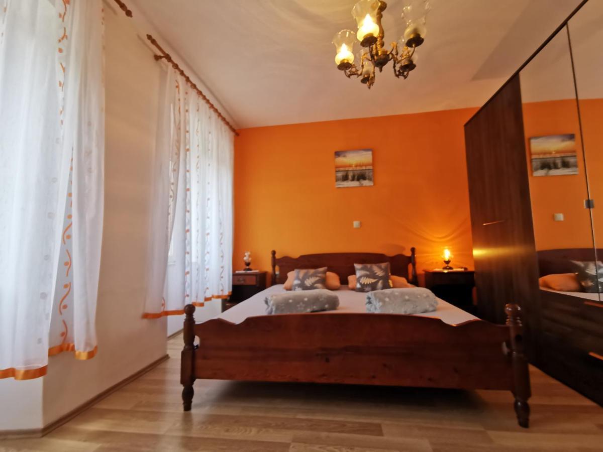 Апартаменти Apartman Pod Nehajem Сень Екстер'єр фото
