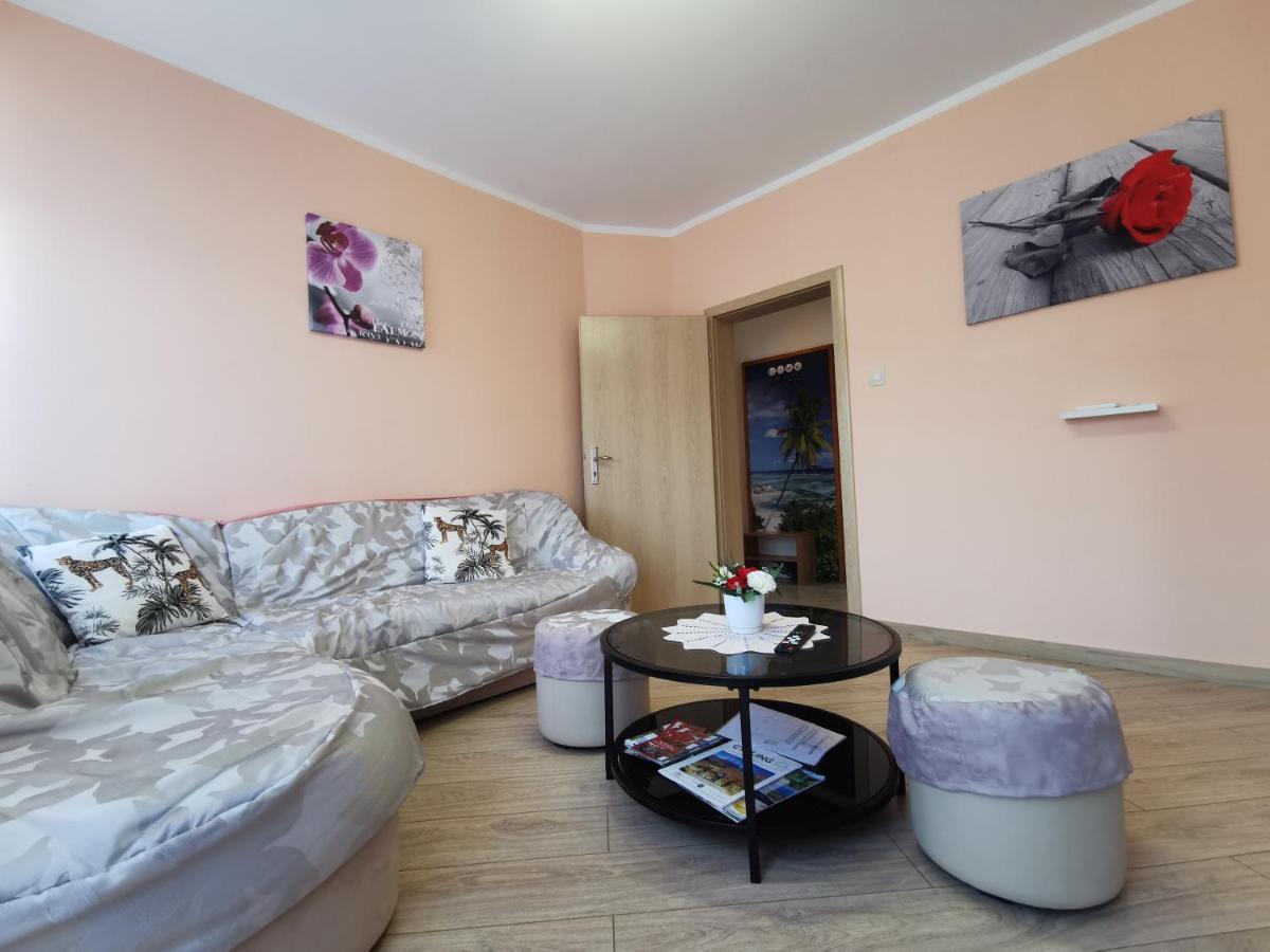 Апартаменти Apartman Pod Nehajem Сень Екстер'єр фото
