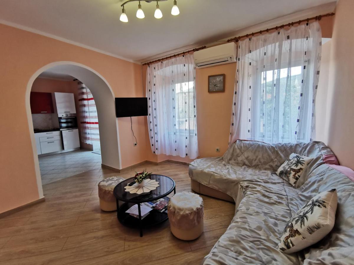 Апартаменти Apartman Pod Nehajem Сень Екстер'єр фото