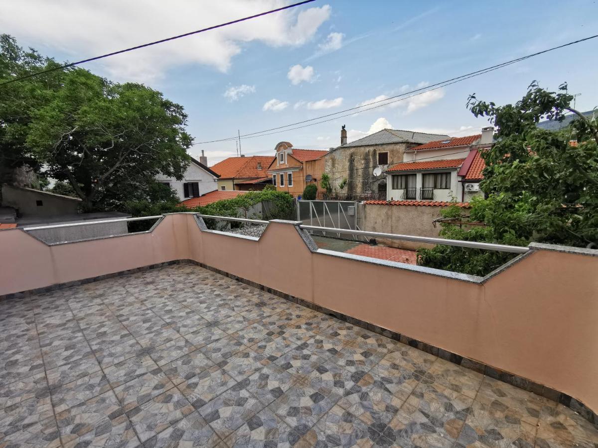 Апартаменти Apartman Pod Nehajem Сень Екстер'єр фото