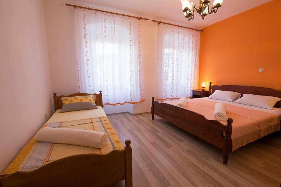 Апартаменти Apartman Pod Nehajem Сень Екстер'єр фото