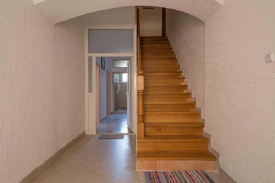 Апартаменти Apartman Pod Nehajem Сень Екстер'єр фото