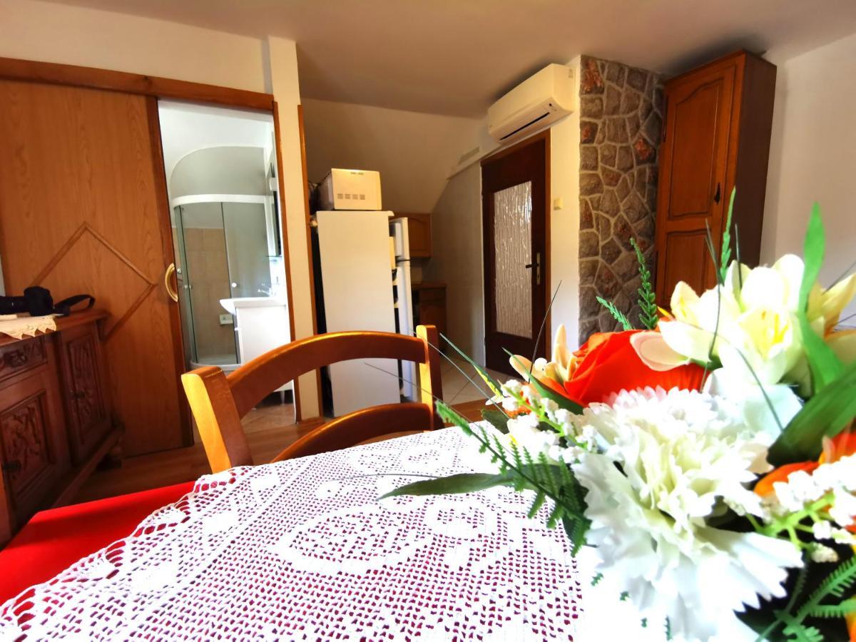 Апартаменти Apartman Pod Nehajem Сень Екстер'єр фото